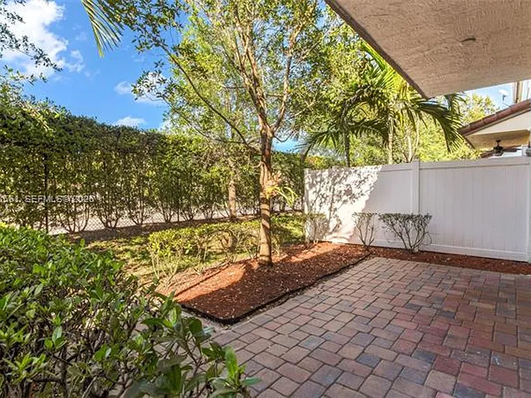 20919 NW 1st Dr #Townhouse 20919 — Photo 37