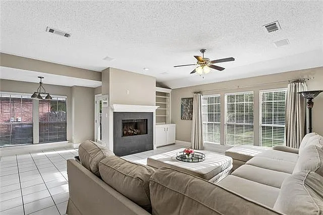 321 Westwood Dr — Photo 2