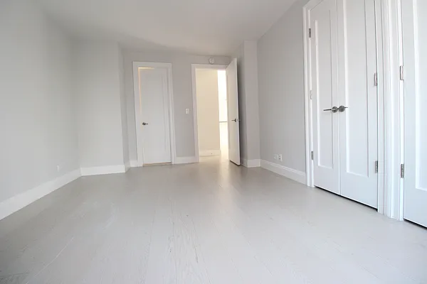WEST パンフレット 155 West 68th Street #25D in Lincoln Square, Manhattan