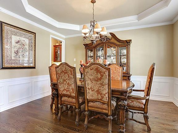 5th image of 110 Susobell Pl