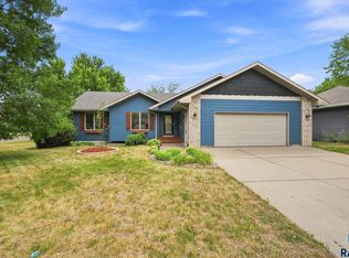 E Heatherwood Dr, Brandon, SD 57005