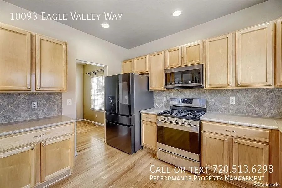 Stunning 3-Bedroom, 3 Bathroom house in Highlands Ranch with Mountain Views — Photo 3