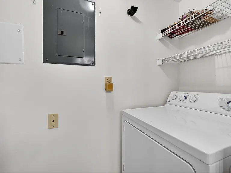 2512 SE Anchorage Cv #2 — Photo 25