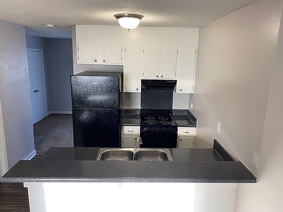 4th image of 1528 S Mebane St #99-0102