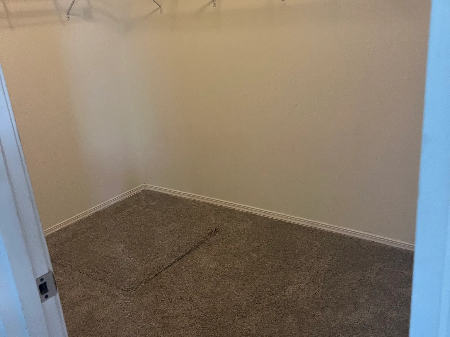 3 bed, 2.5 bath, 2052 sqft, $2,400 — Photo 4