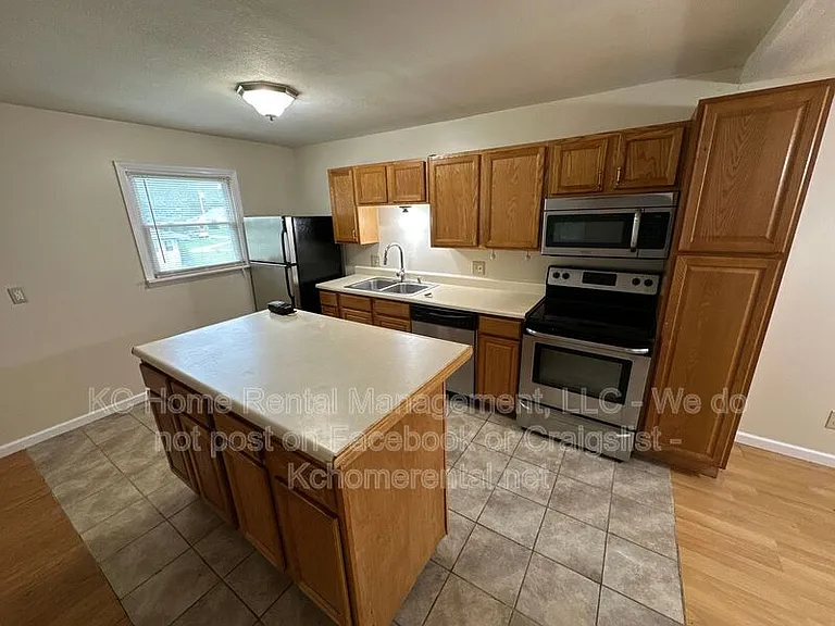 1127 Sherman Ave — Photo 7