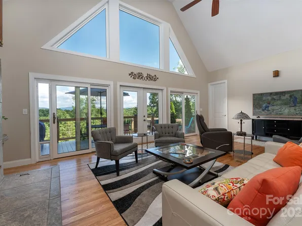 18 Timber Moss Dr, Asheville, NC 28804