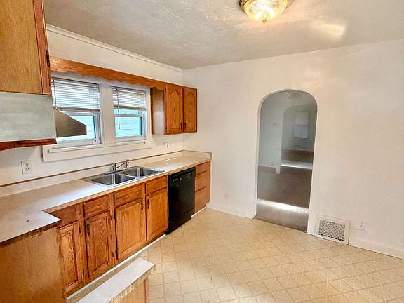 5th image of 2605 Woodrow Ave