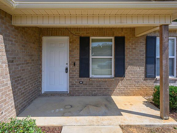 3rd image of 500 Margaret Ln