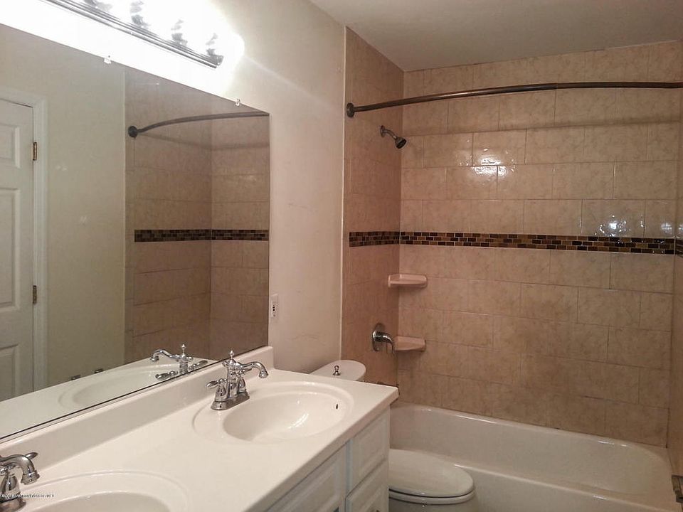 2nd image of 3 Shorebrook Cir