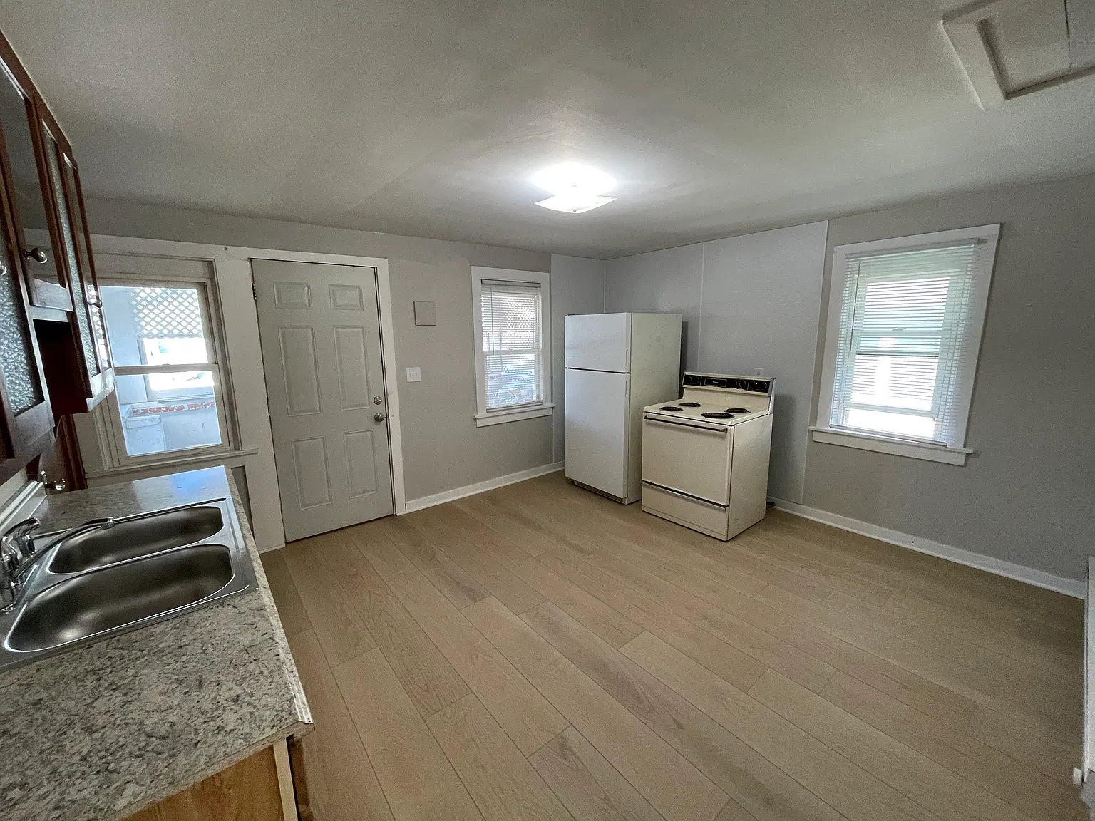 1 bed, 750 sqft, $995 — Photo 2