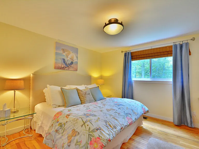Peconic Hills Dr — Photo 28