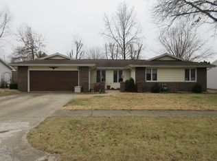 722 Glenwood Dr, Charleston, IL