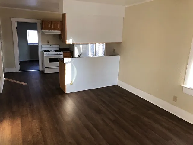 605 S Logan Ave — Photo 5