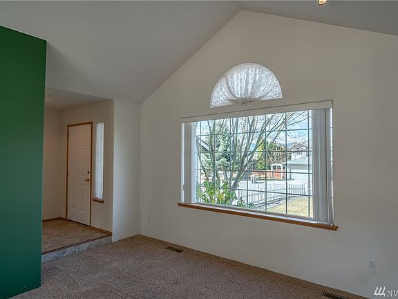 5th image of 2410 Highland View Dr