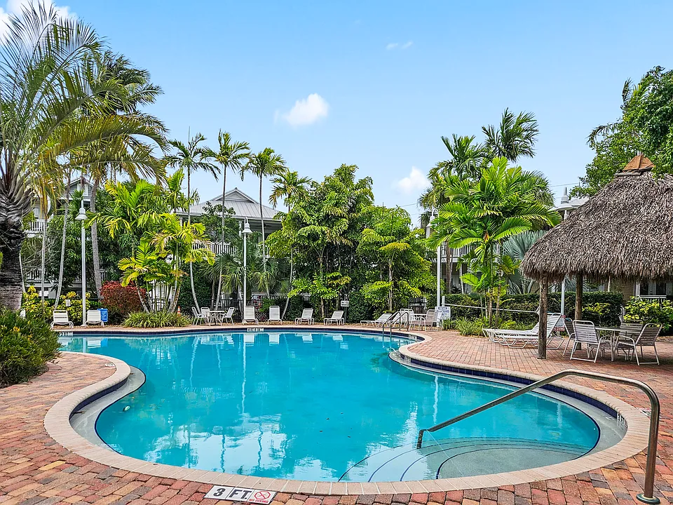 18 Coral Way