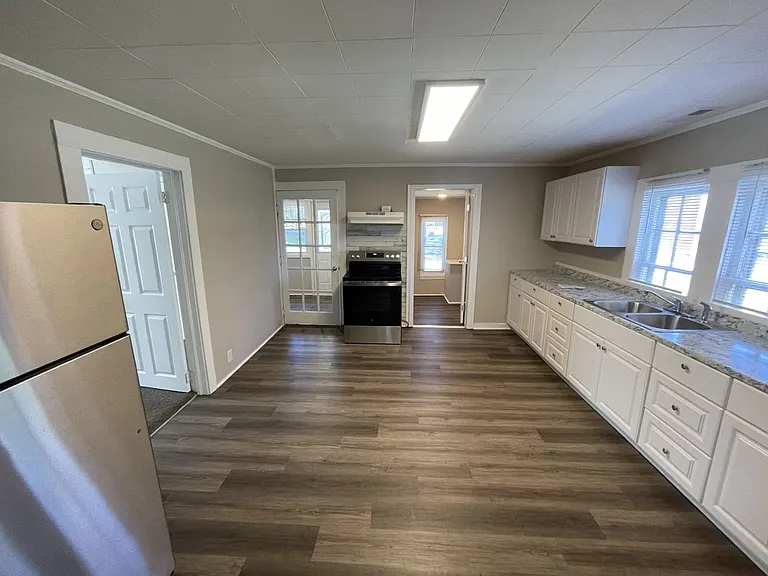 322 E Perry Ave — Photo 7
