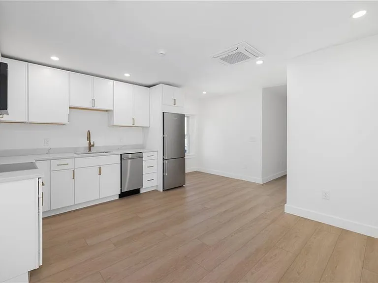 4 Melrose St #4 — Photo 12