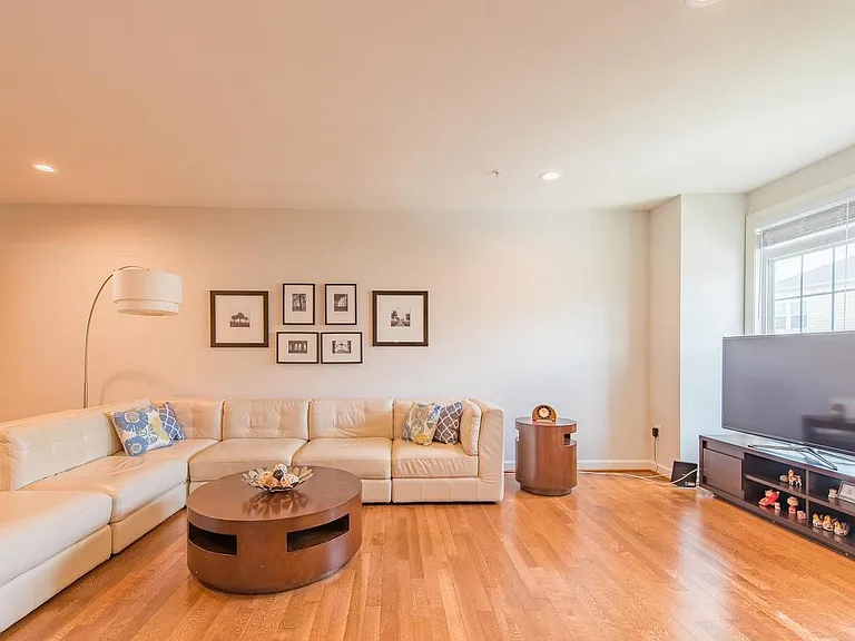 10515 Old Ellicott Cir — Photo 8