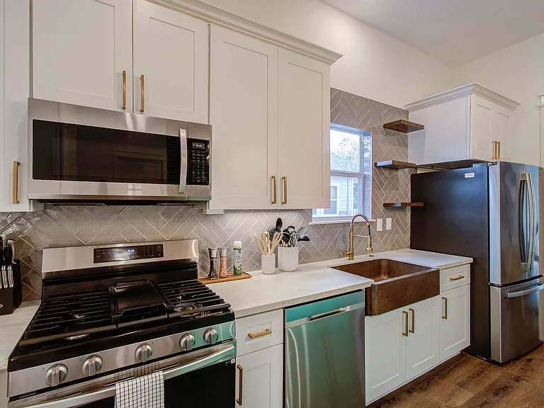 410 James St — Photo 15