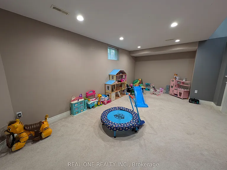 162 Golden Meadow Rd N — Photo 17