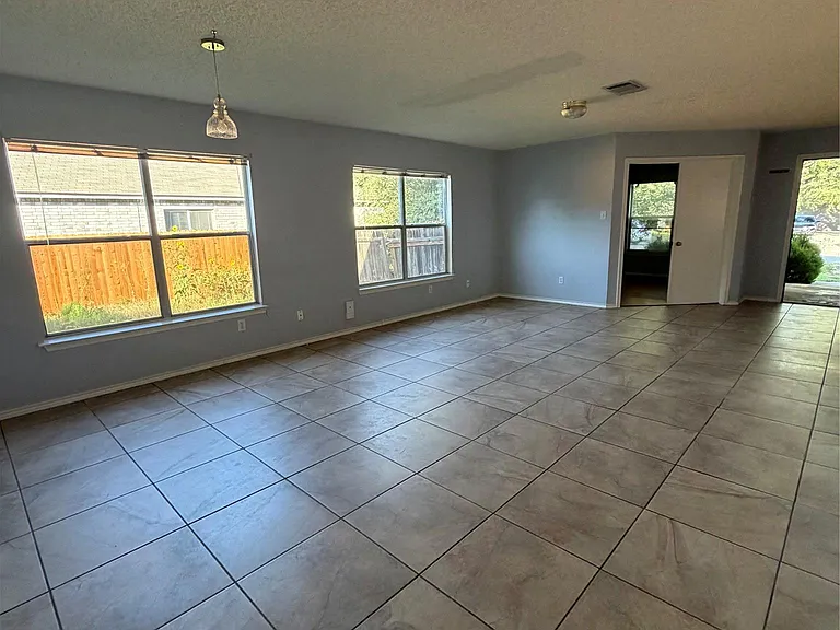 3207 Settlement Dr — Photo 3