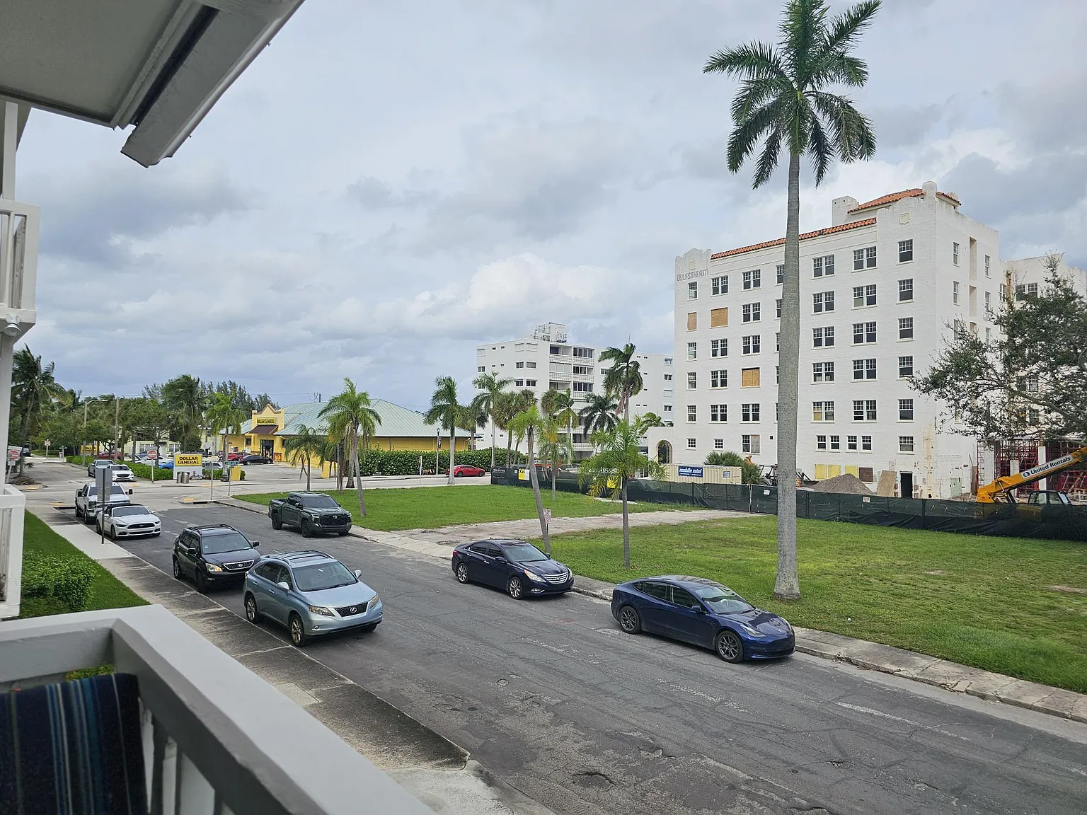 1 bed, 1.0 bath, 790 sqft, $1,600 — Photo 2