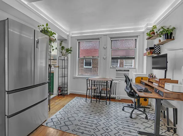 333 East 43rd Street image 2 of 13