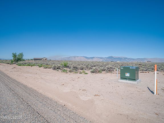 4th image of 220 W Sierra View Dr