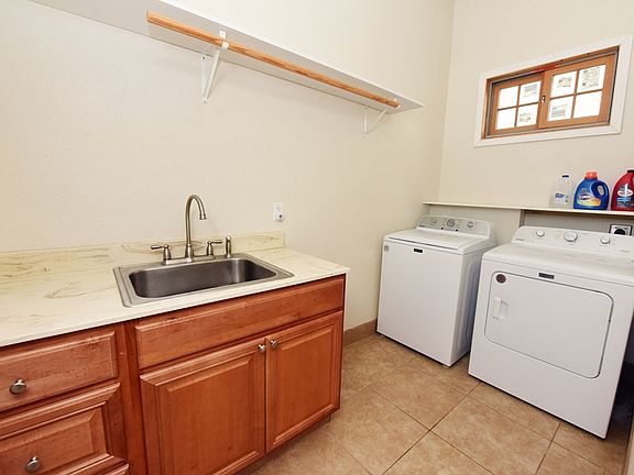 3rd image of 252 Dixie Dr