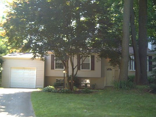 Single Family Home w/Garage