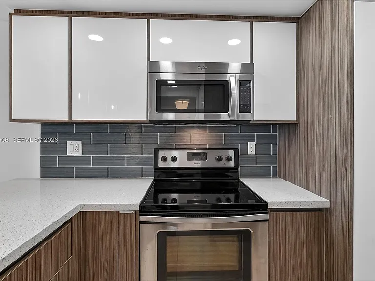 600 NE 36th St #1220 — Photo 17