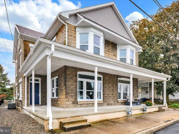 16 E Carpenter Ave, Myerstown, PA 17067