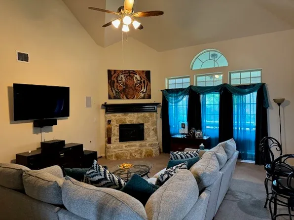 1708 River Run Dr, Desoto, TX 75115