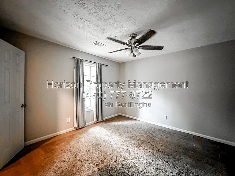 4925 Farmstead Ct NE — Photo 17