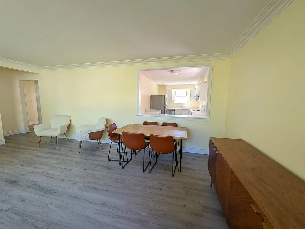 12 Macbeth Blvd - 1 — Photo 3