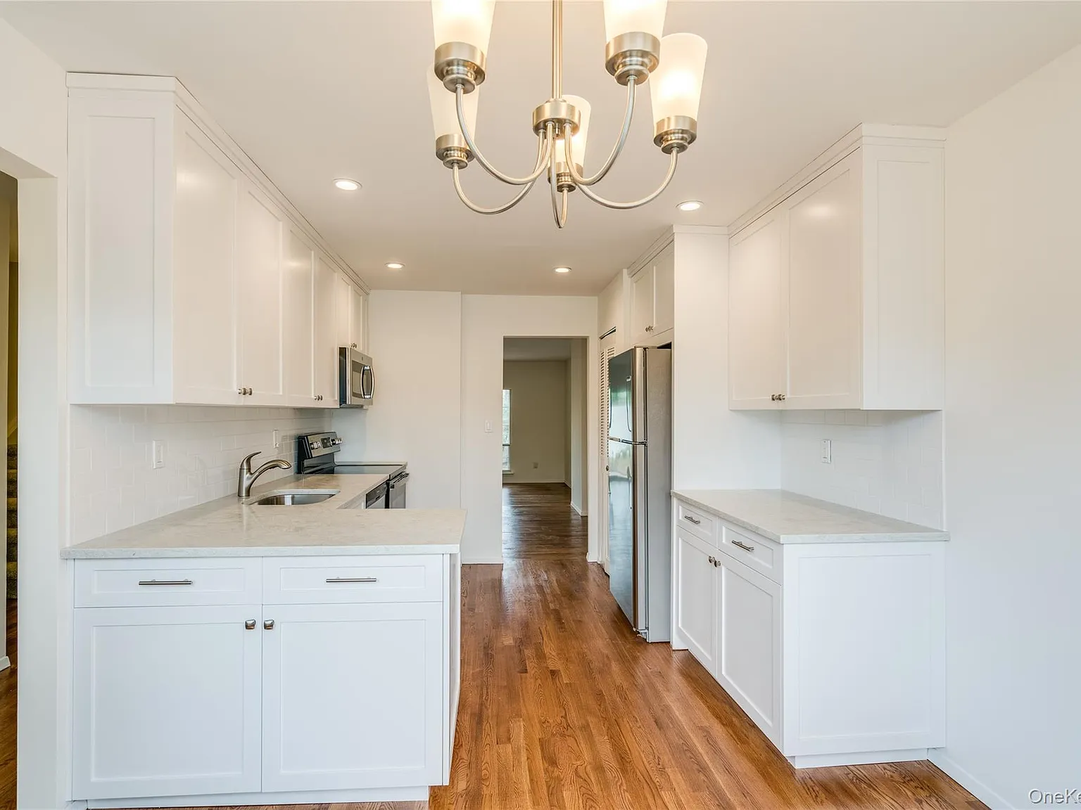3 bed, 2.5 bath, 1619 sqft, $6,200 — Photo 4