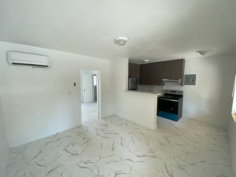 1632 NE 12th St #3 — Photo 1