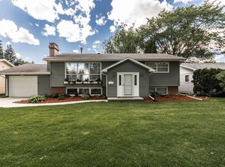 2610 Clover Dr, Grand Forks, ND 58201