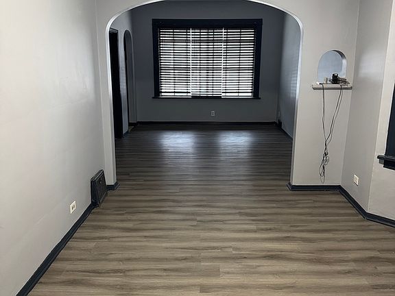 4th image of 109 W 110th Pl