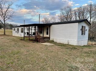 1053 Cliffs Rd, Hamptonville, NC 27020