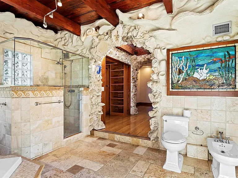 7975 Sunset Dr — Photo 33