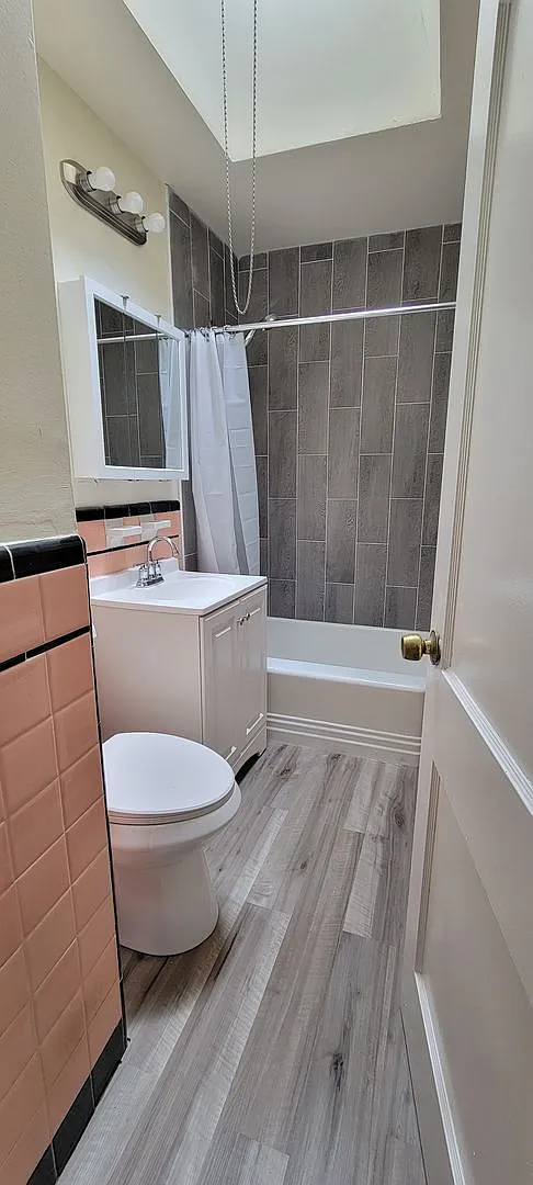 Large Home - Mayfair — Photo 4