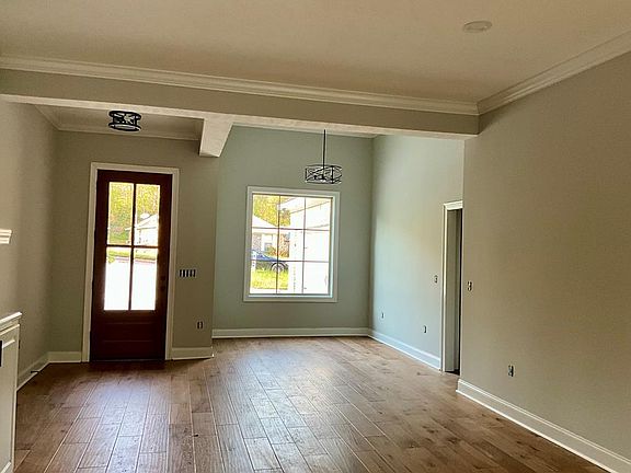 2nd image of 204 Falcon Ridge Rd