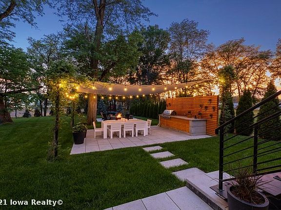 3rd image of 1089 S Kingswood Ct