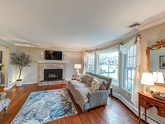 3rd image of 12 Grace Ct