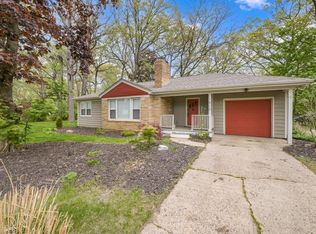 910 N Twyckenham Dr, South Bend, IN