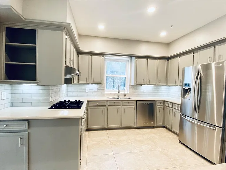 39 Silent Brook Pl — Photo 18