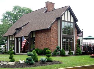 10 Dartmouth St, Bristol, RI 02809