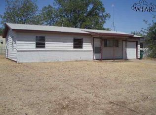 202 W Garden Dr, Iowa Park, TX 76367